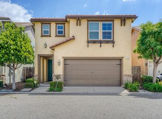 1525 N Piccadilly Ln, Clovis, CA 93619