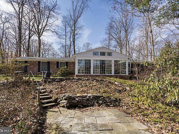 3rd image of 1 Woodland Cir