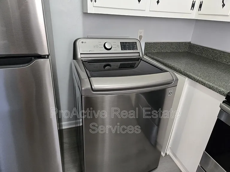 3875 Wake Cir #B — Photo 8