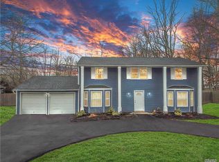 3 Martin Ct, Coram, NY 11727