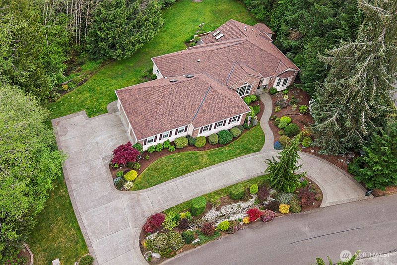 2nd image of 5315 Klipsun Lane SW