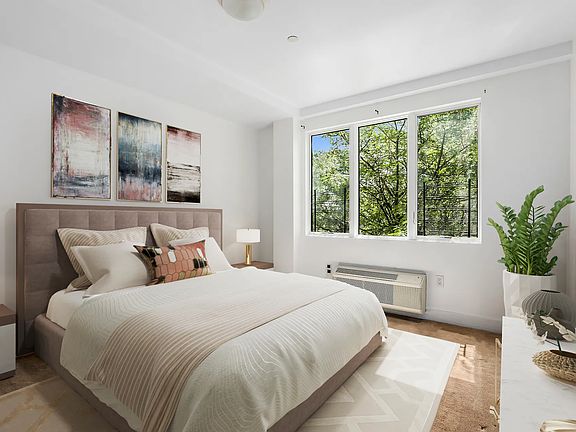4th image of 2155 Daly Ave APT 4A