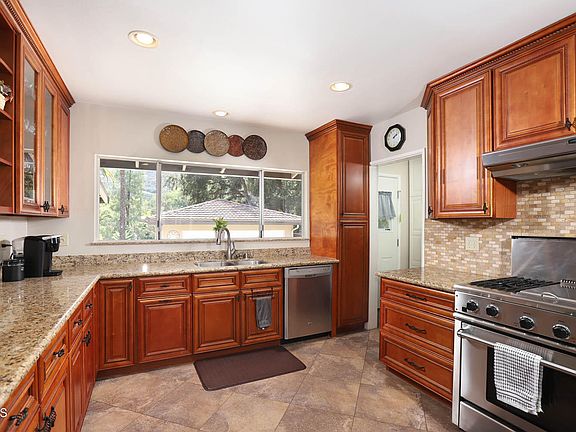 5th image of 3144 Honolulu Ave