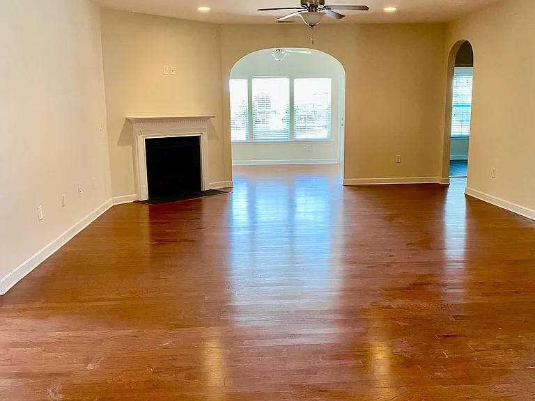 1213 Silverstone Ct — Photo 2