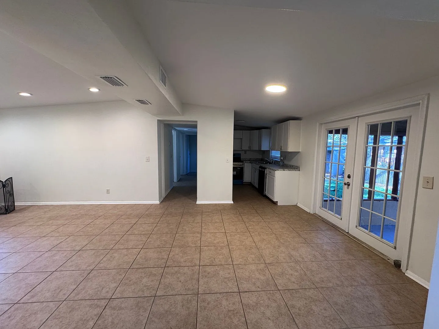 Island Charm on the North End 5 Minutes to the Beach & Historic Downtown! — Photo 4