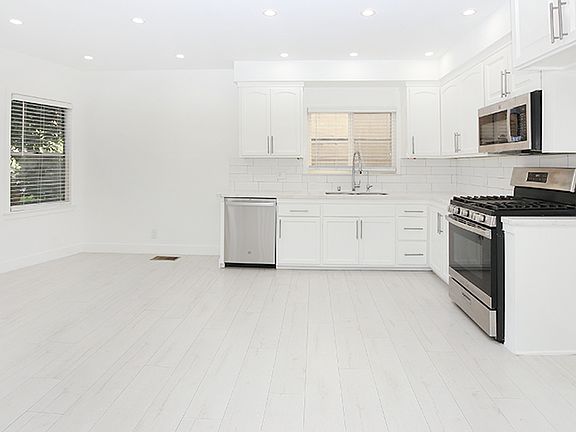 3rd image of 600 Glenwood Rd Floor 1