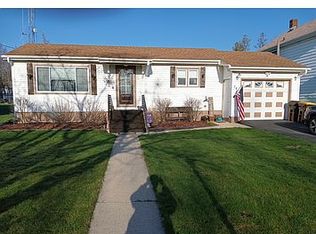 707 S Logan St, Lena, IL 61048