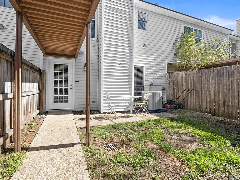 9817 Siegen Ln — Photo 14