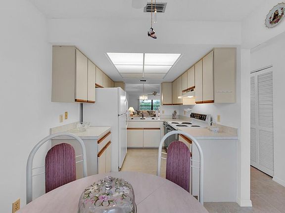 5th image of 1801 Indian River Blvd Unit 6