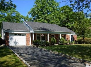 24 Pennaquid Rd, Coram, NY 11727