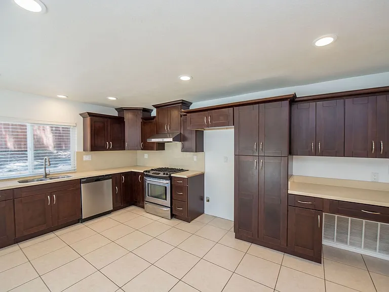 4395 Avenida De Las Flores — Photo 13
