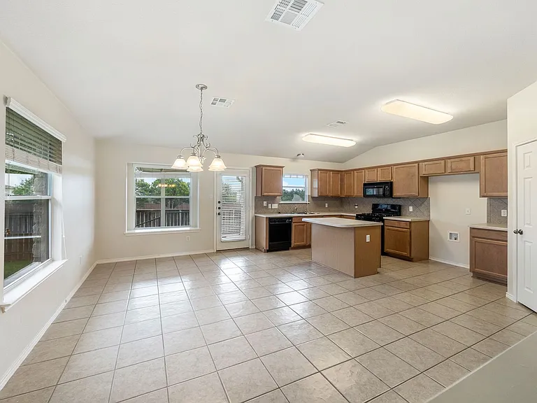 4105 Pebble Ridge Cv — Photo 4