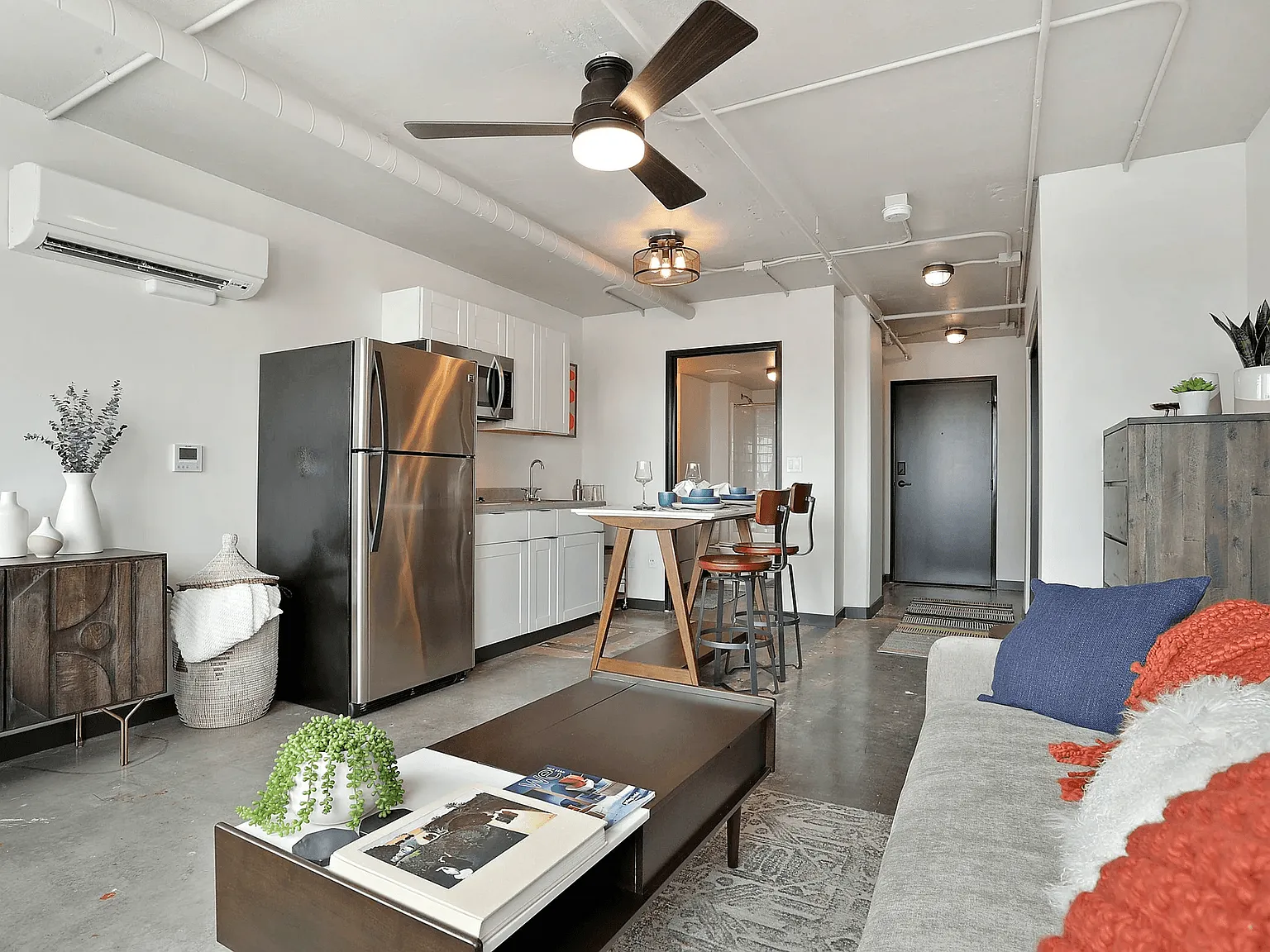 LOFT 205 Apartments — Photo 4