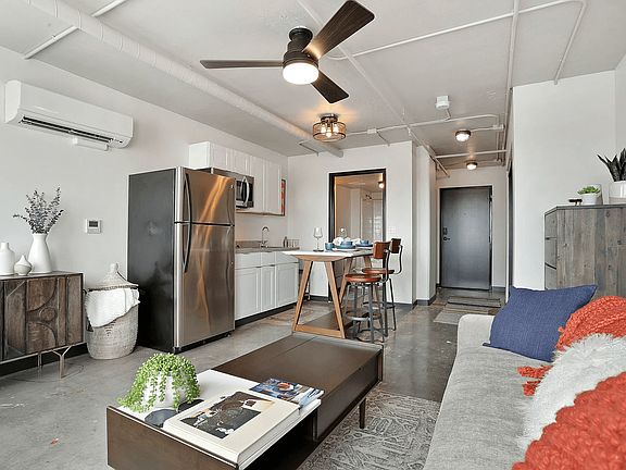 4th image of 205 S Sierra St #707