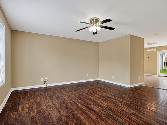 5th image of 42 Eastgate Cir APT A