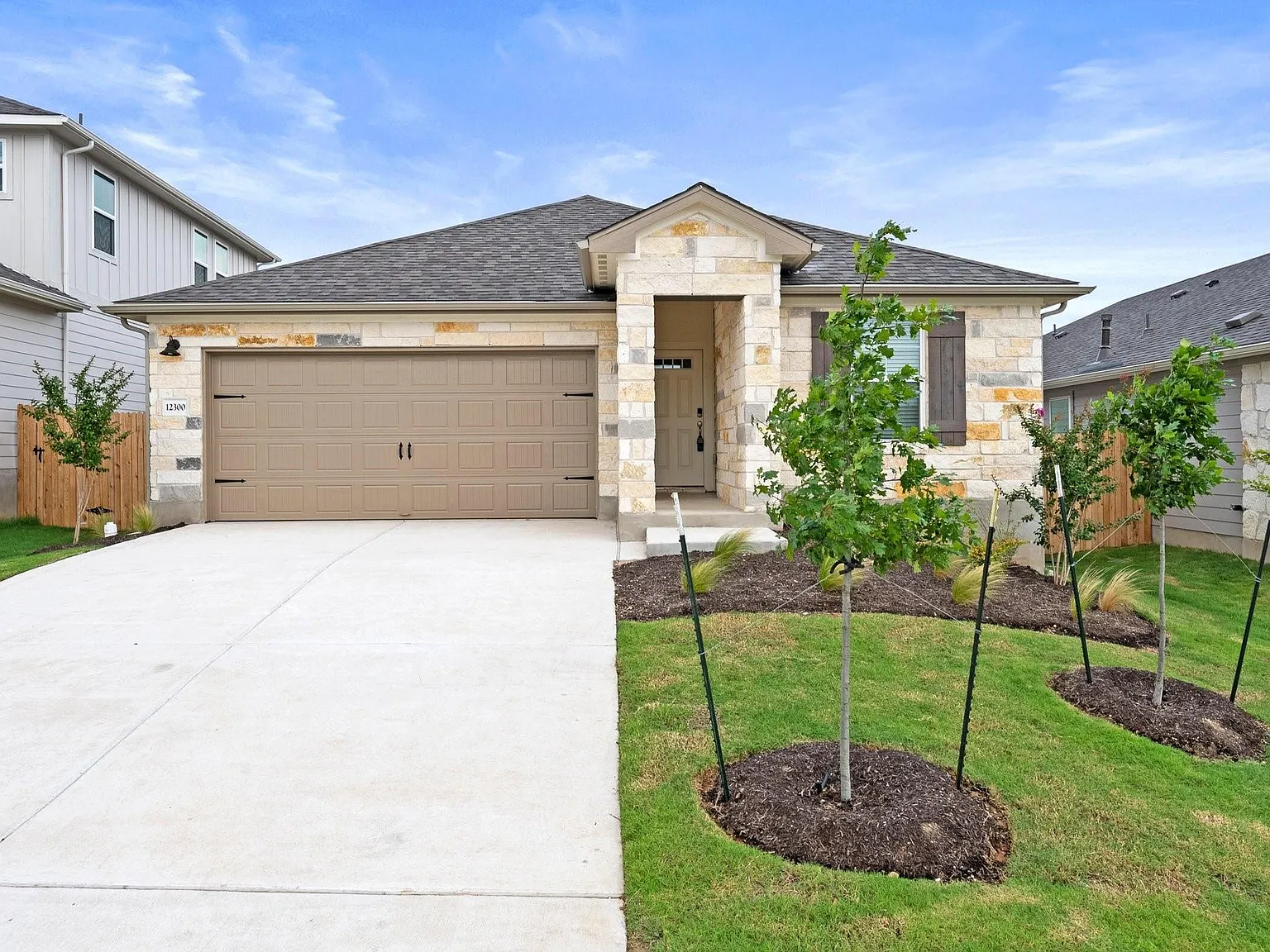 4 bed, 3.0 bath, 2010 sqft, $2,400 — Photo 2