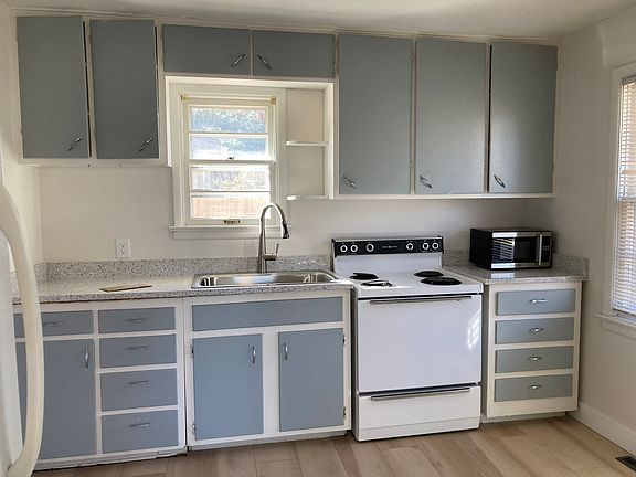 5th image of 235 N Roosevelt Ave