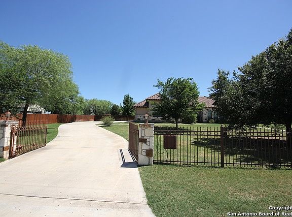 4th image of 102 Oakview Dr