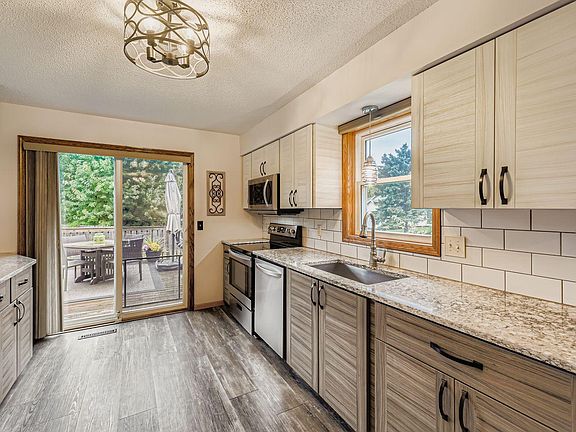 5th image of 2209 Henna Ave N