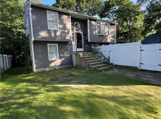 94 Waverly St, Warwick, RI 02889