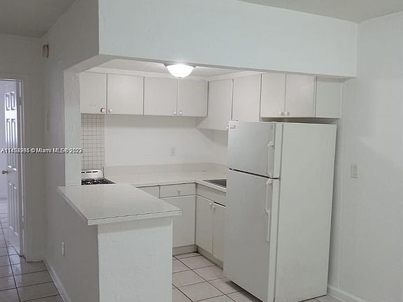 4th image of 1330 W 54th St APT 109C