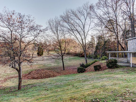 3rd image of 802 Cusick Cir