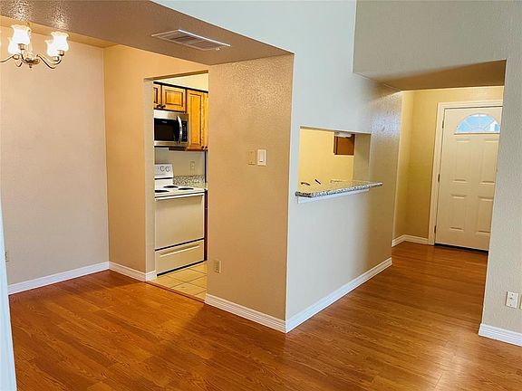 2nd image of 712 Memorial Mews St APT B