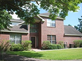 202 W Castle Harbour Dr, Friendswood, TX 77546