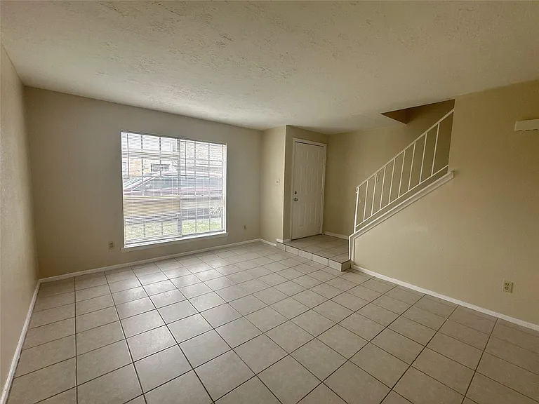 6518 S Briar Bayou Dr — Photo 6