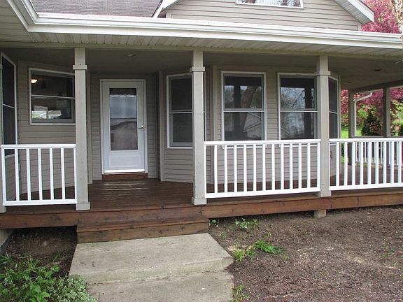 2nd image of 327 Candlewick Dr SE