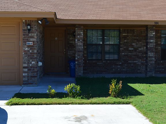 2nd image of 904 Rebecca Ln