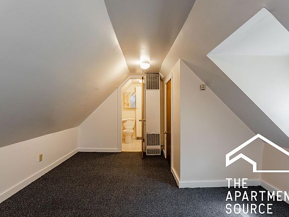 5th image of 3338 N Seeley Ave #1R