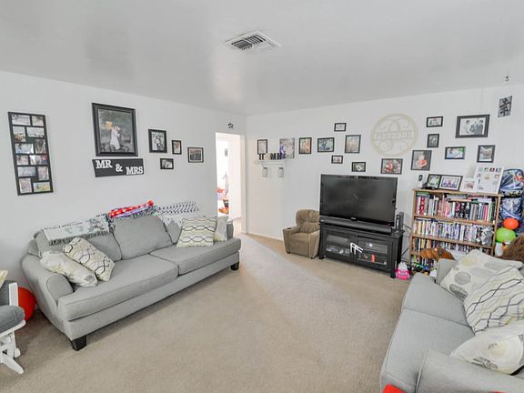 5th image of 914 E 17th St