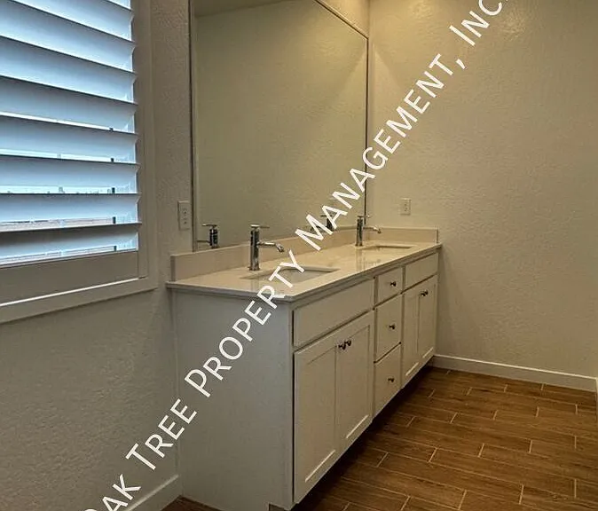 2372 N Phillip Ave — Photo 18