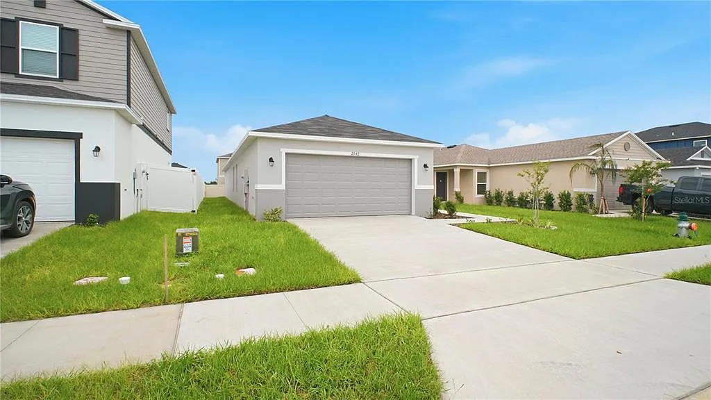 4 bed, 2.0 bath, 1636 sqft, $2,100 — Photo 3