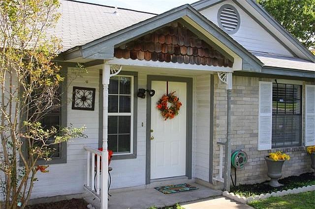 Front entry way with a  small porch area.