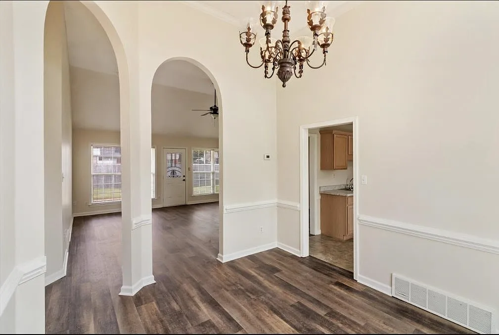 3 bed, 2.0 bath, $1,355 — Photo 4