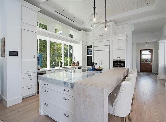 5th image of 1569 Pelican Ave