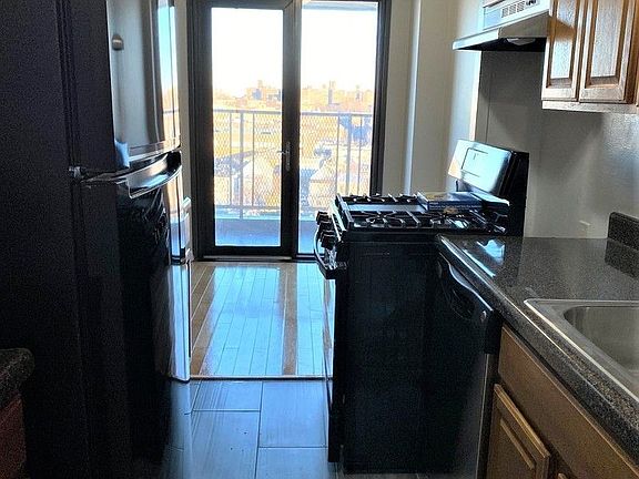 2nd image of 1500 Noble Ave APT 11B