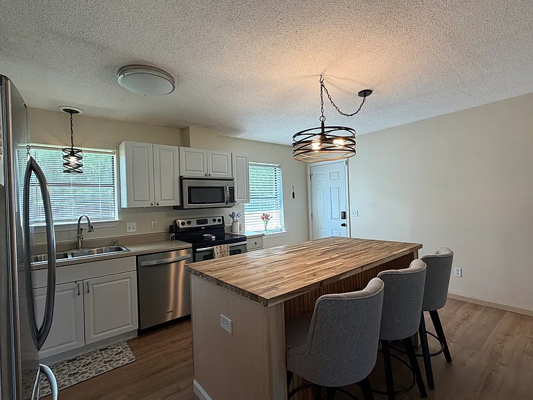 921 Greenbriar Rd — Photo 8