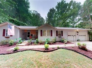 155 Mills Forest Ln, Mooresville, NC 28117