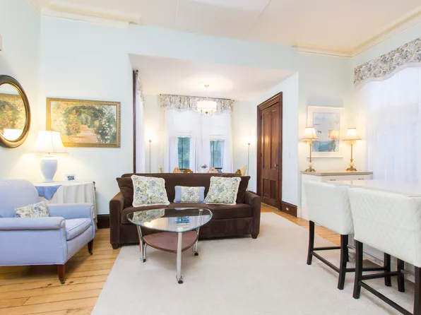 95 Coggeshall Ave #Il, Newport, RI 02840