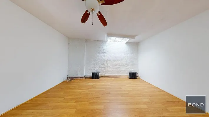 Rented by Bond New York | media 5