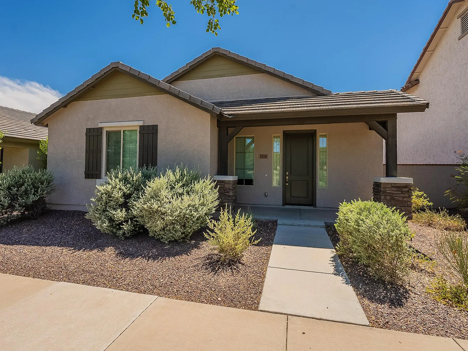 3 bed, 2.5 bath, 2000 sqft, $2,050 — Photo 3