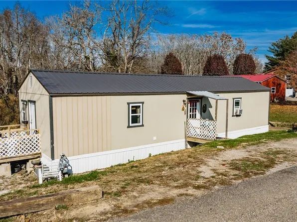 68 North St, Coolville, OH 45723