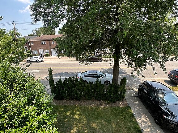 2nd image of 137 Nassau Blvd #2