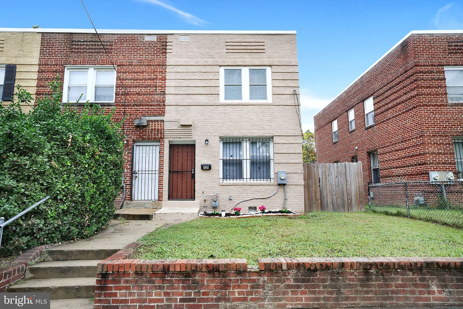 424 Mellon St SE photo 1