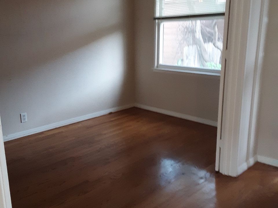 1st image of 366 Cypress Dr