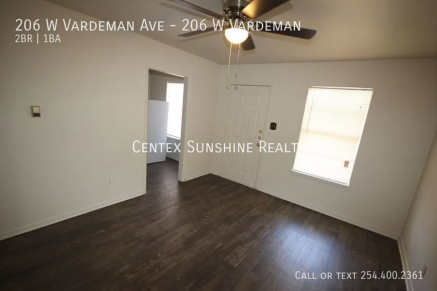 206 W Vardeman 2Bd 1Ba — Photo 2