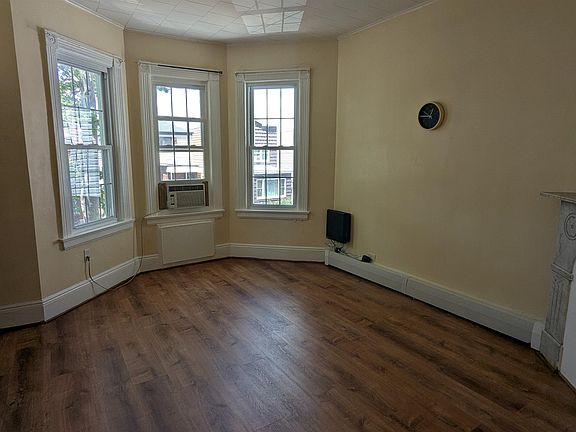 3rd image of 16 Miller St #2